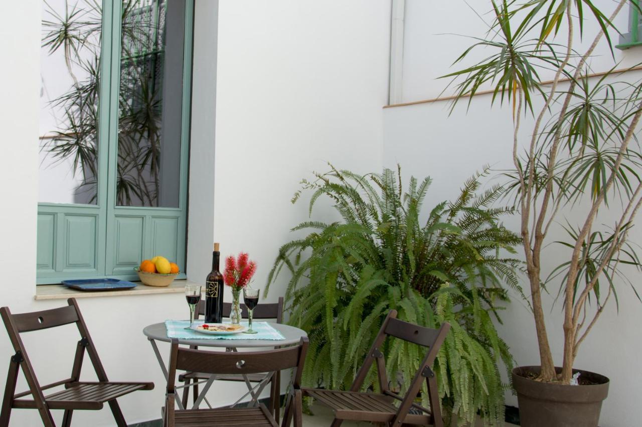 Casa Senorial Con Piscina. Casa Donna Isabel Guest House Penaflor Exterior photo